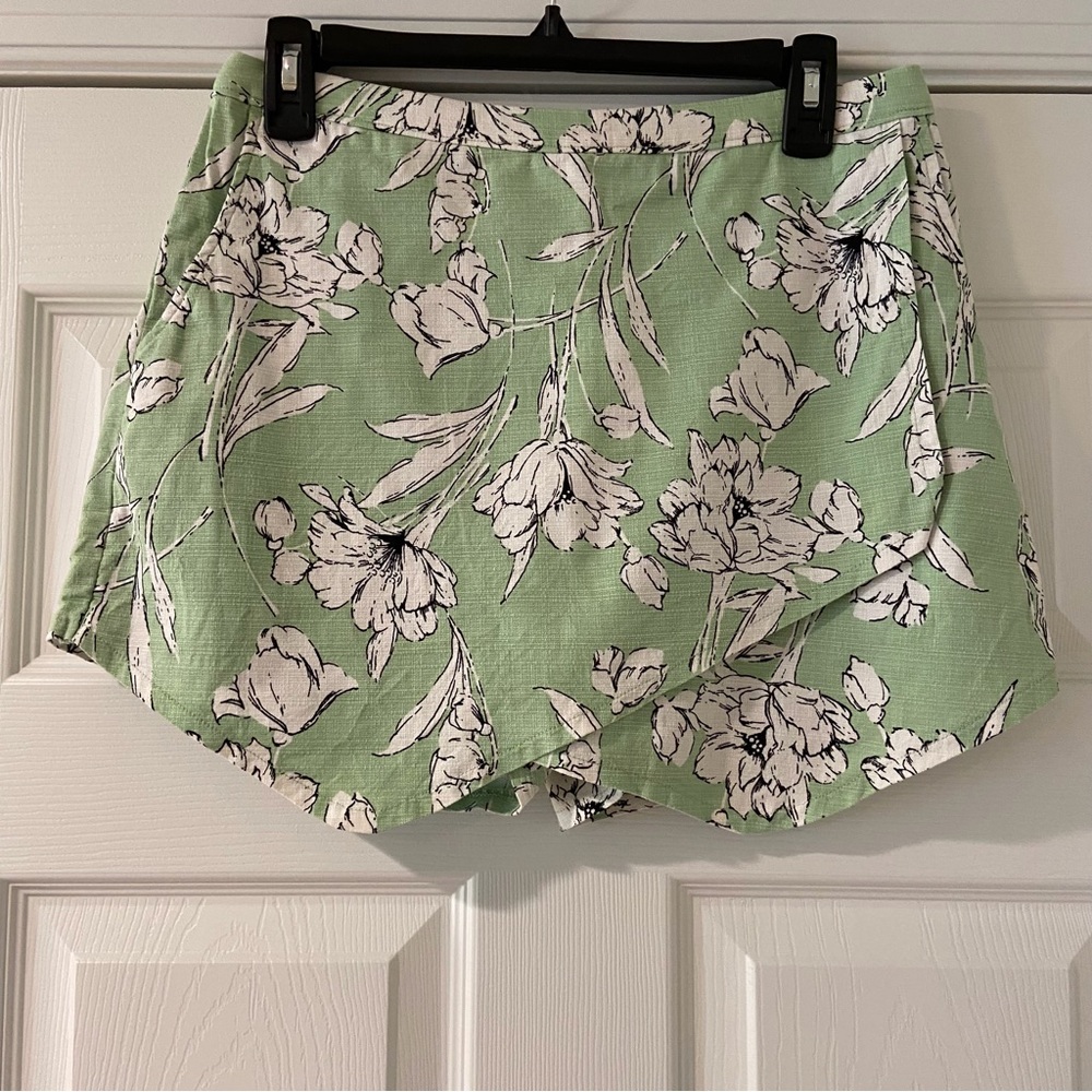 Abercrombie & Fitch Floral Green Women's Shorts Size 6